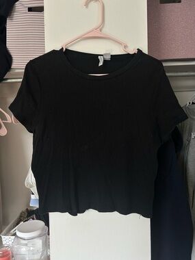 H&M Black Ribbed Short Sleeve Crop Tee